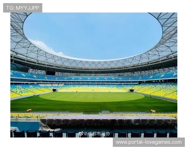 凤凰山体育场静待揭幕战：成都蓉城备战新赛季首秀